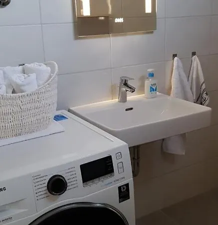 Apartment Salsa - Cozy Split